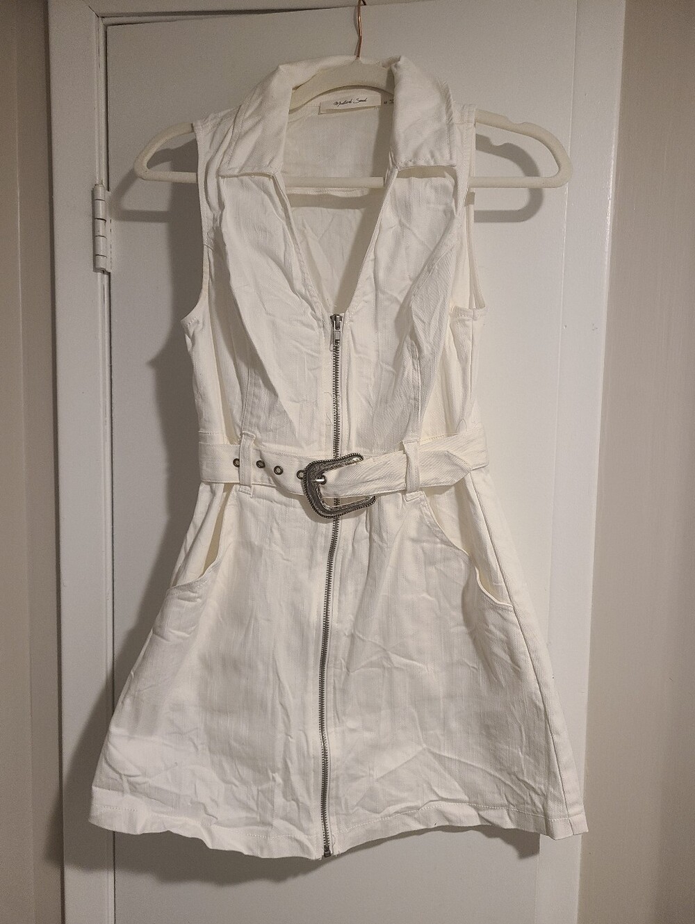 Sleeveless White Zipper Belted Dress - Western